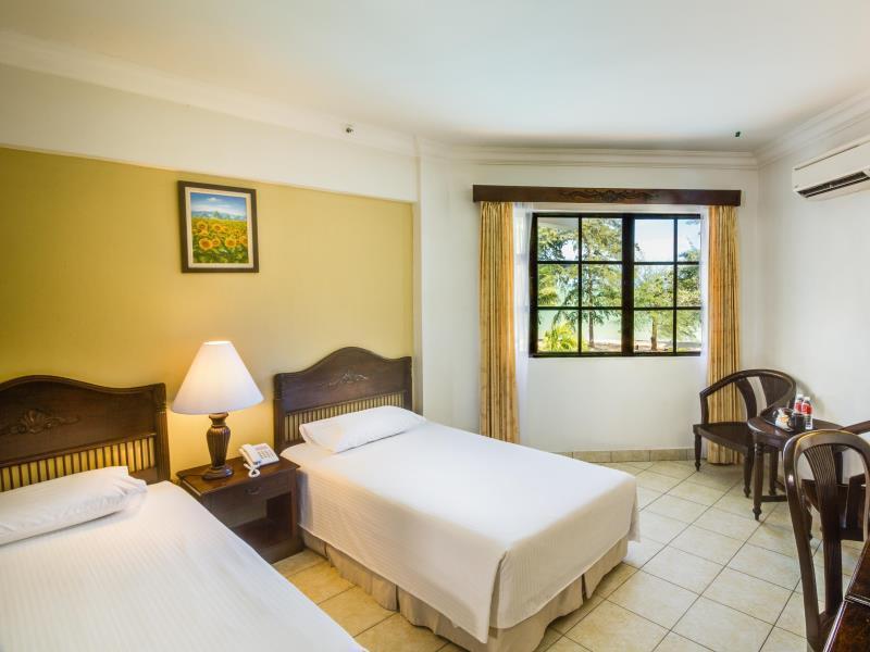 Eastana Cherating Beach Resort Екстериор снимка